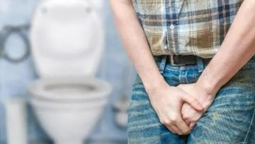 男性老是憋尿，会有什么后果？这4个后果(图2)